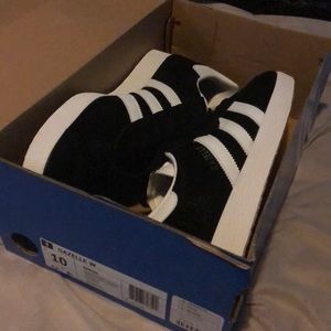 Adidas Gazelle in black